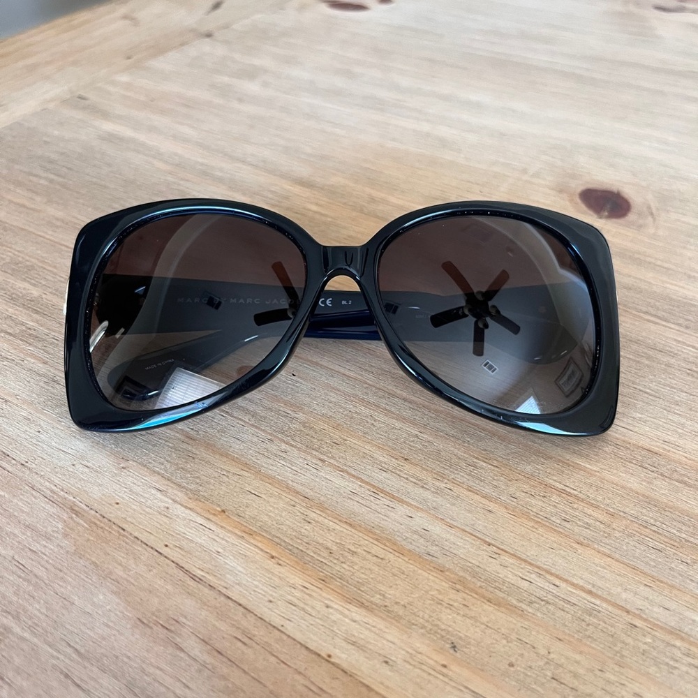 Marc Jacobs Sunglasses - Picture 4 of 6